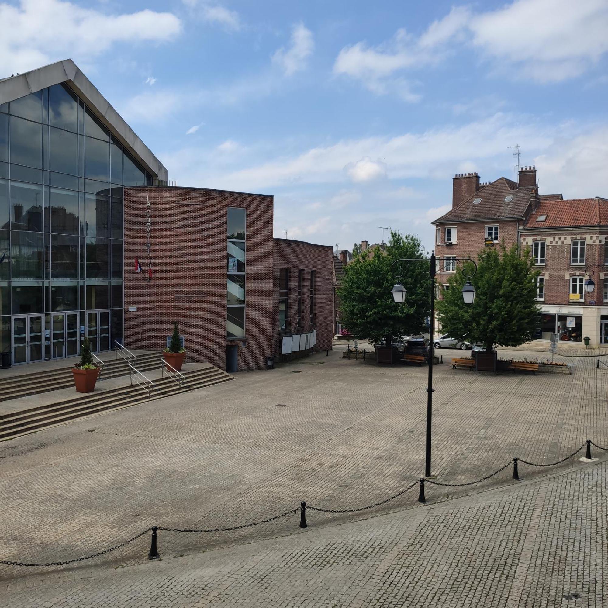 Dans Le Centre Historique Apartment Noyon Exterior photo
